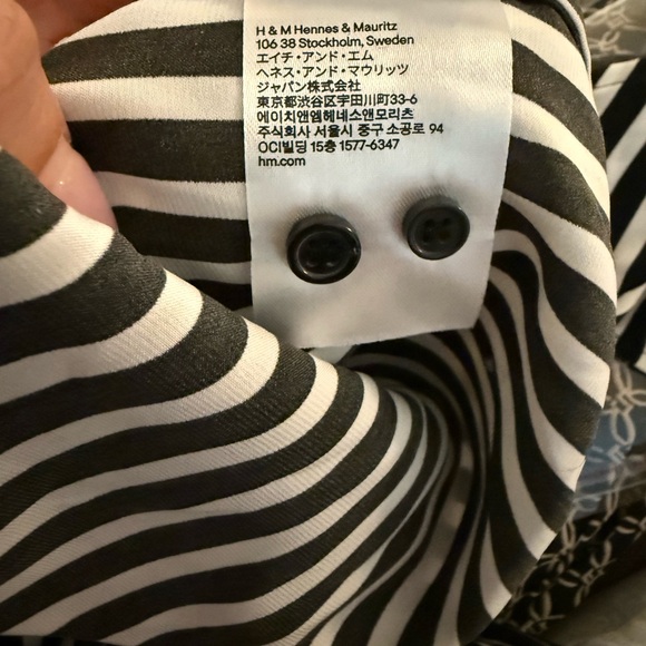 H&M Blouse - Picture 9 of 10